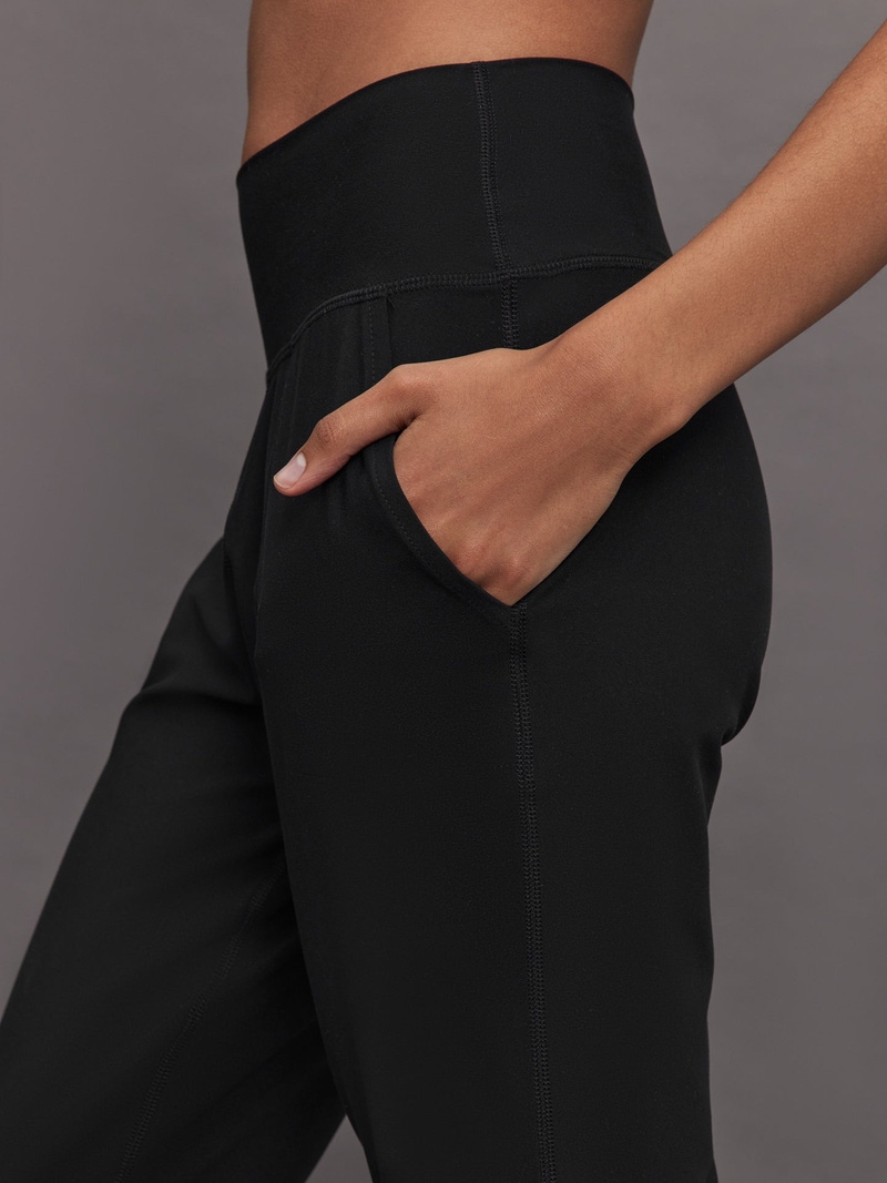 Jogger in Melt, Black