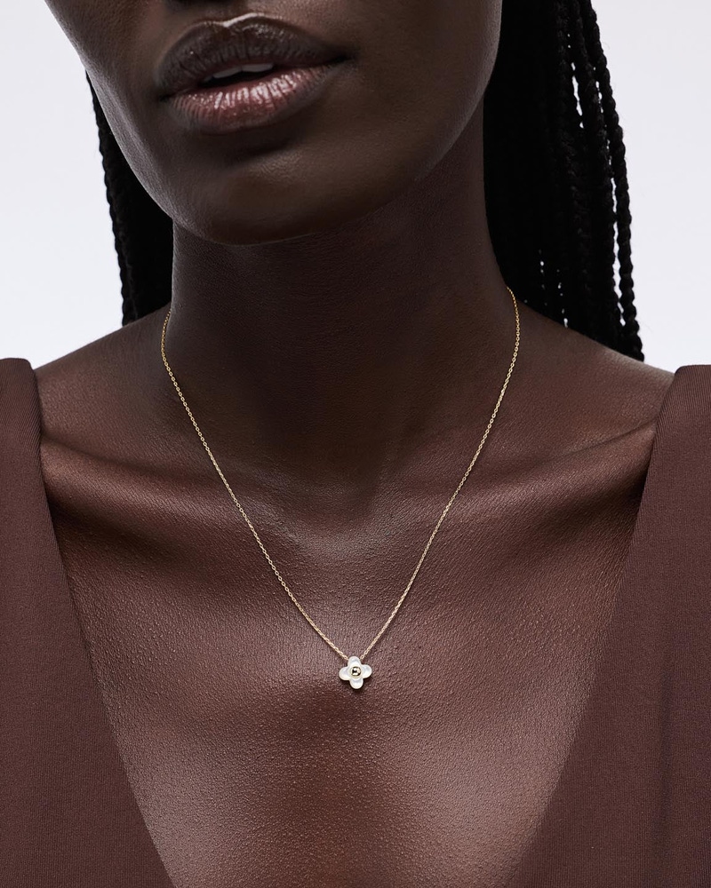 Liora Pendant Mini Mother of Pearl Flower Necklace