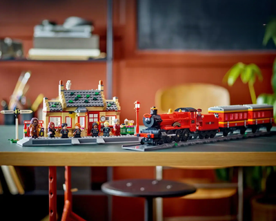 Harry Potter Hogwarts Express & Hogsmeade Station