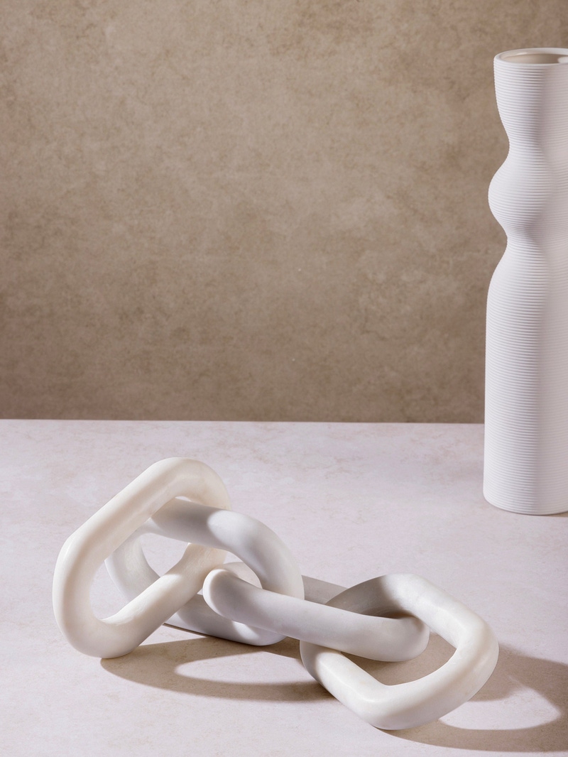 Eternity Sculpted Marble Chain