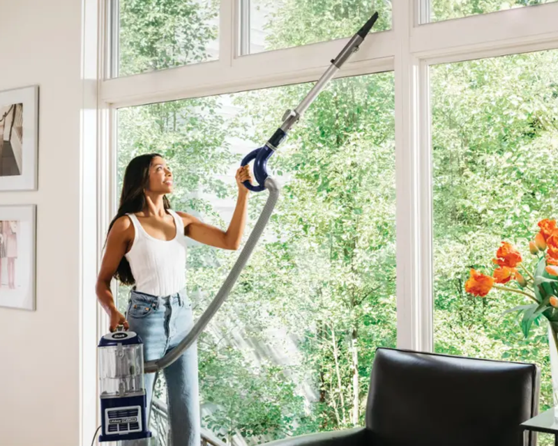 Navigator Lift-Away Deluxe Upright Vacuum with Anti-Allergen Complete Seal