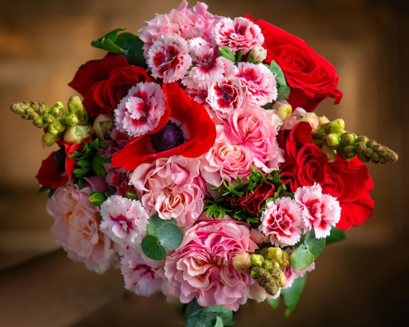 Holiday Szn Flower Bouquet with Vase