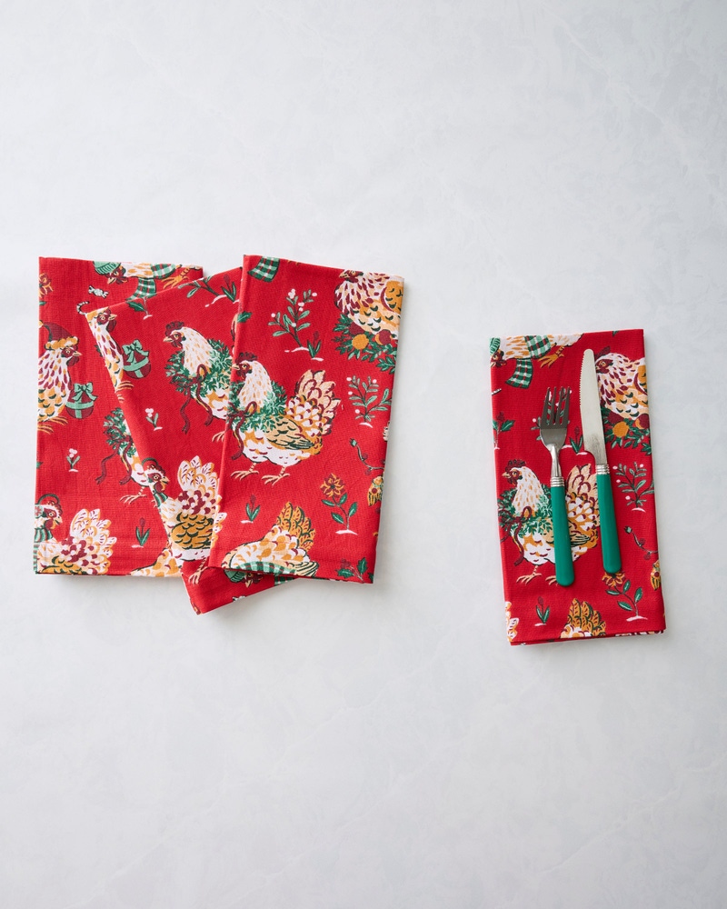 Set of 4 Dinner Napkins in Holiday Hens