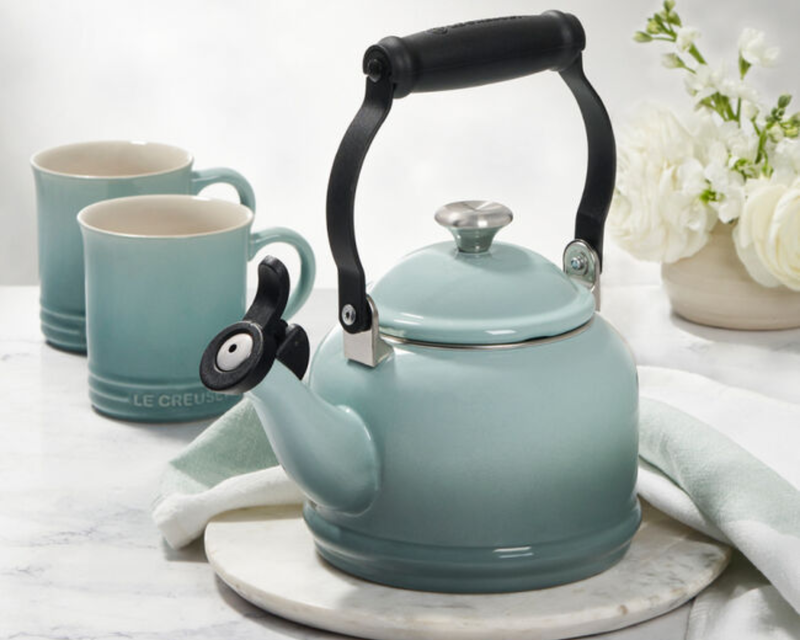 Demi Kettle and Mugs Set