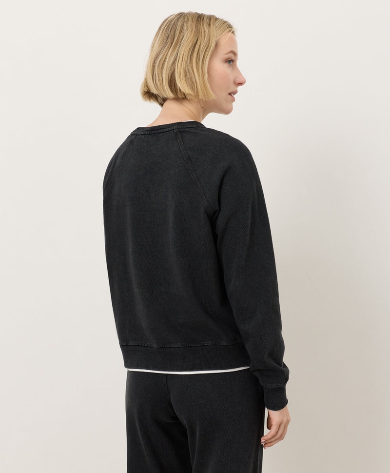 Women's Organic Weekends Relaxed Raglan Sweatshirt, Washed Black