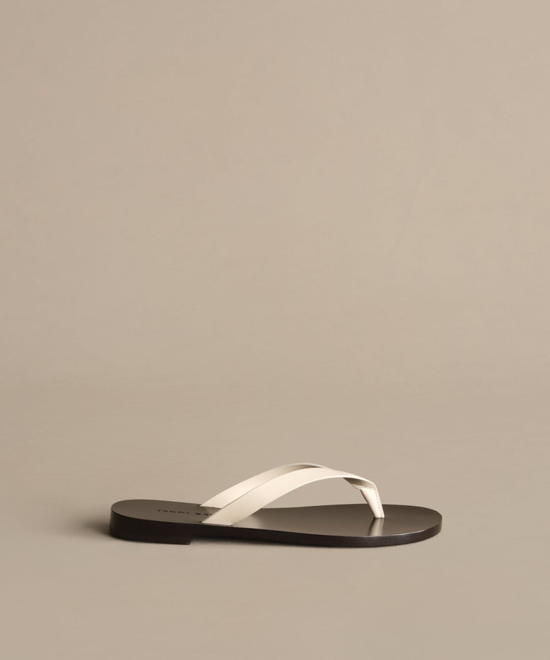 Gia Sandal, Bone
