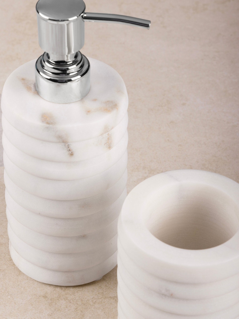 Raavi Ribbed Marble Bath Set