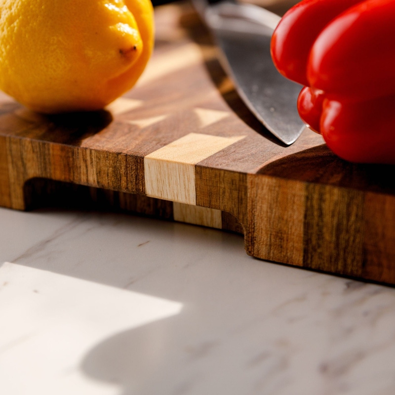 18" Acacia End-Grain Cutting Board