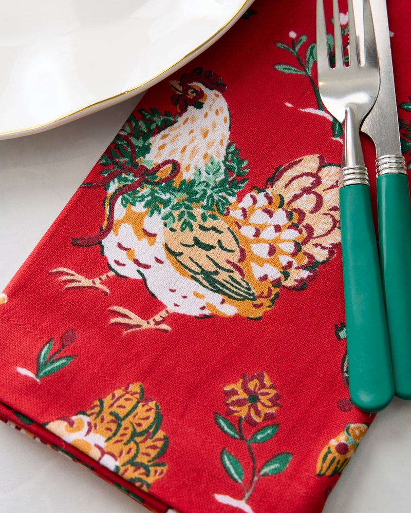 Set of 4 Dinner Napkins in Holiday Hens