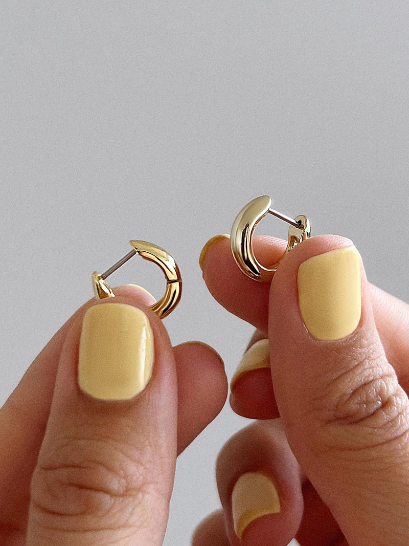Giulia Small Bold Huggie Hoops