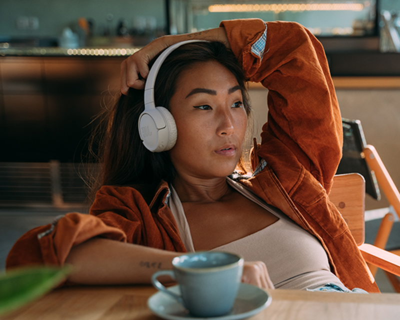 JBL Tune 520BT On-Ear Sound Isolating Headphones