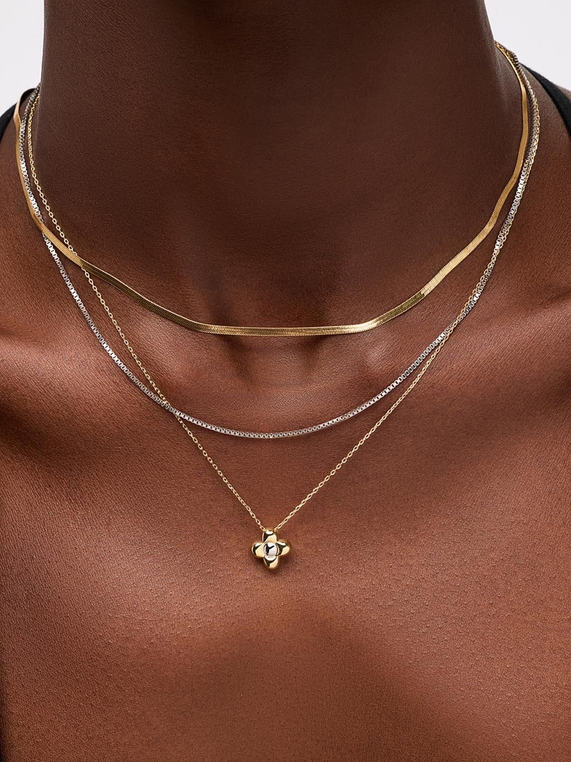 Liora Flower Pendant Mini Gold Necklace