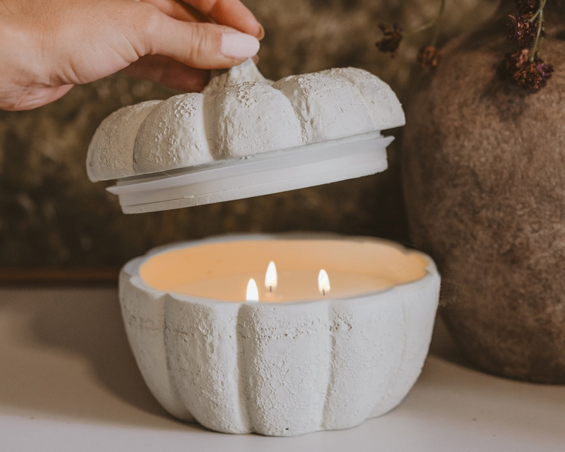 Cashmere and Vanilla 13.5oz Candle