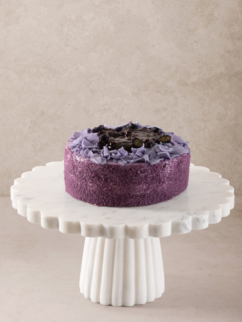 Bobby Scalloped Marble Cake Stand
