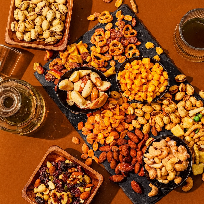 Deluxe Holiday Nut & Snack Gift Crate