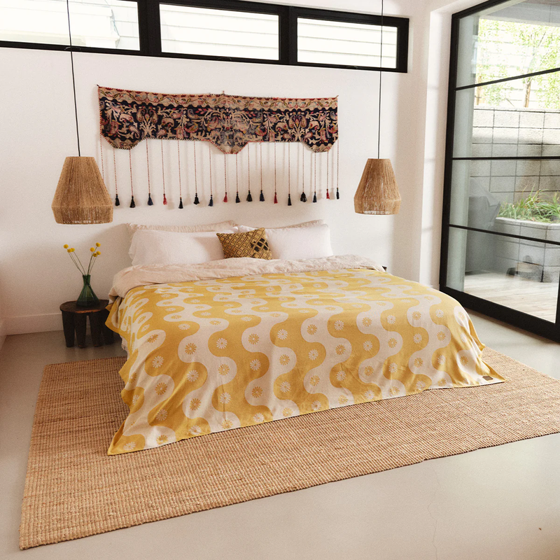 Lightweight Oversized Throw Blanket