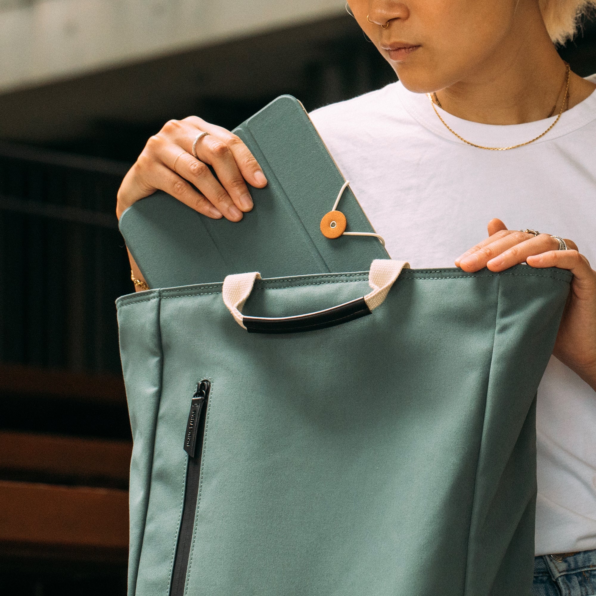 Native Union W.F.A iPad Folio - リサイクル素材で作られた折りたたみ式スタンドとカバー。iPad Pro 11イン Native Union \u2013 W.F.A Folio for iPad Pro (12.9\u201d) | Goody