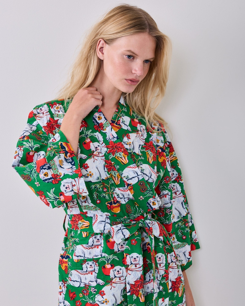 Robe in Good Dog Christmas, Evergreen