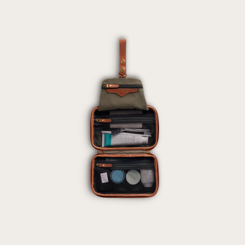 Bartlett Hanging Travel Kit