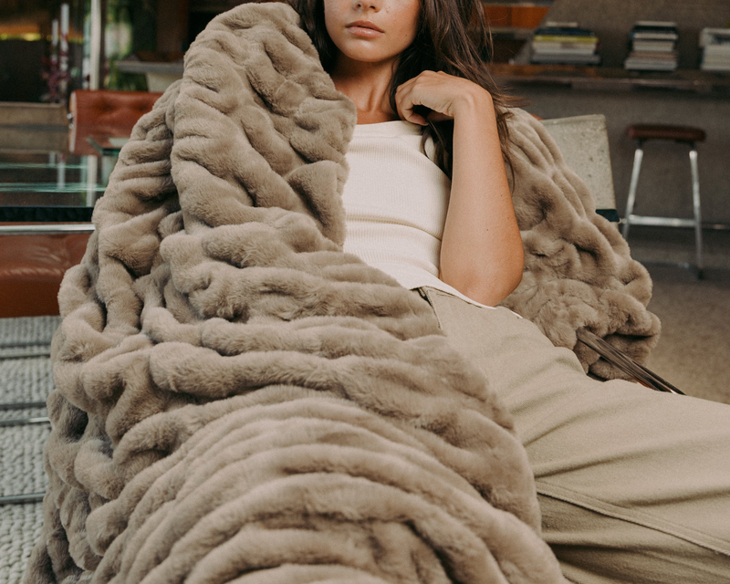 Medium Lola Blanket
