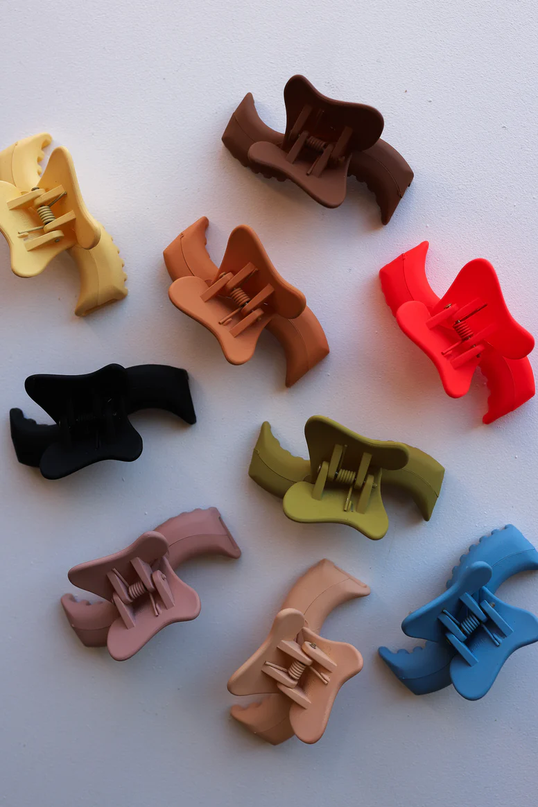 Wavy Mini Hold Everything Claw Clip