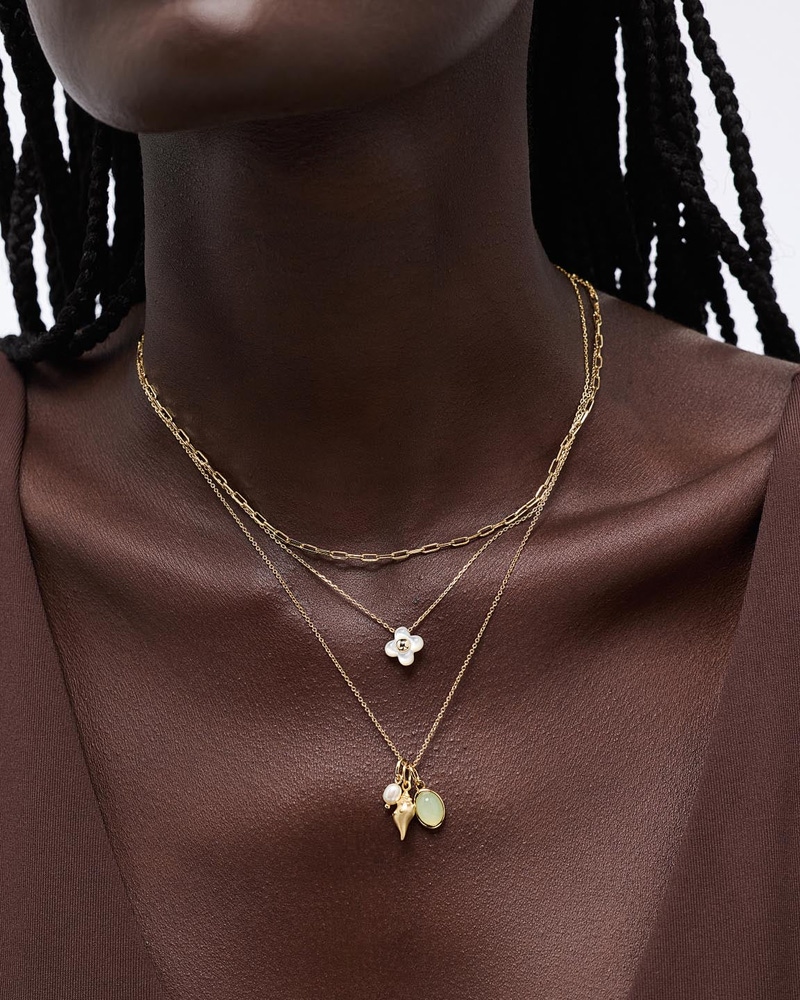 Liora Pendant Mini Mother of Pearl Flower Necklace