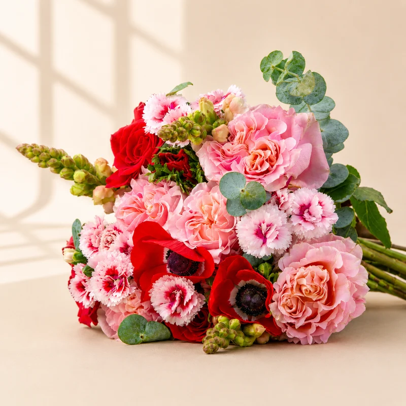 Holiday Szn Flower Bouquet with Vase