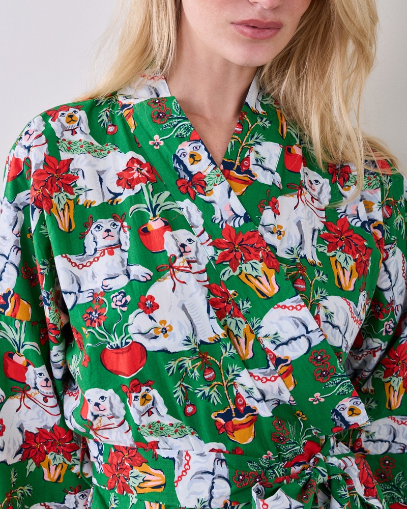Robe in Good Dog Christmas, Evergreen