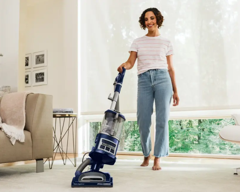 Navigator Lift-Away Deluxe Upright Vacuum with Anti-Allergen Complete Seal