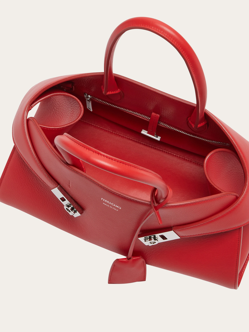 Hug Medium Handbag