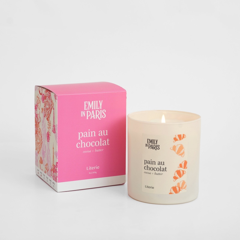 Literie X Emily in Paris Candle