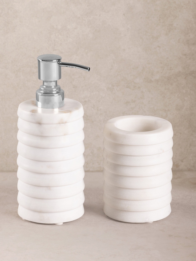 Raavi Ribbed Marble Bath Set