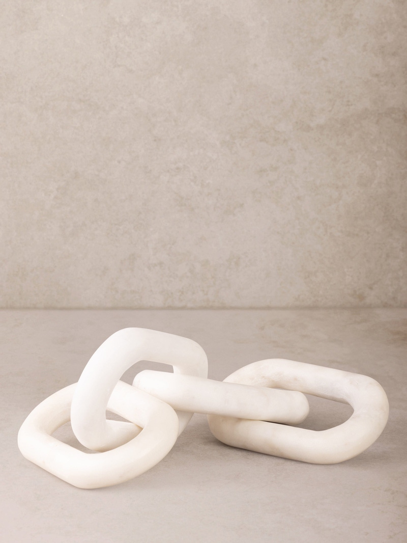 Eternity Sculpted Marble Chain