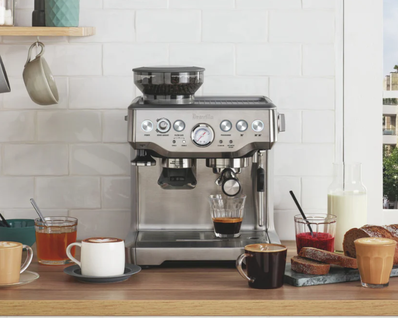 The Barista Express Expresso Machine with 15 Bars of Pressure, Milk Frother and Integrated Grinder