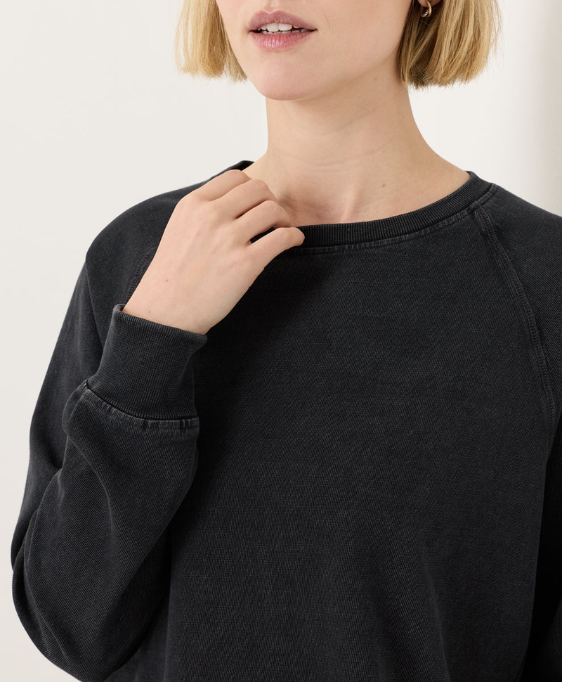 Women's Organic Weekends Relaxed Raglan Sweatshirt, Washed Black