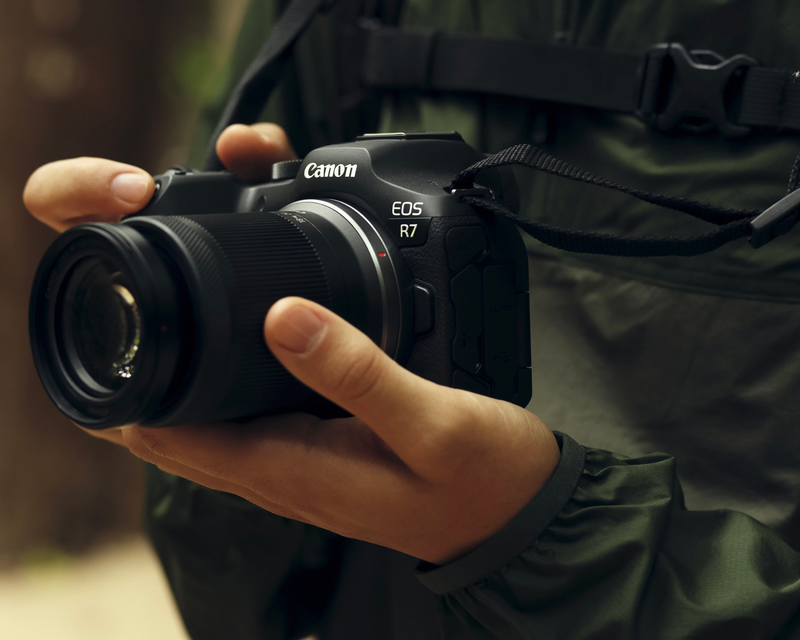 EOS R7 Mirrorless Camera with RF-S 18-150mm f/3.5-6.3 IS STM Lens