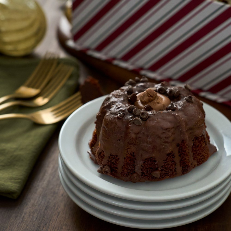 Festive Mini Bundt Cakes Christmas Gift Box