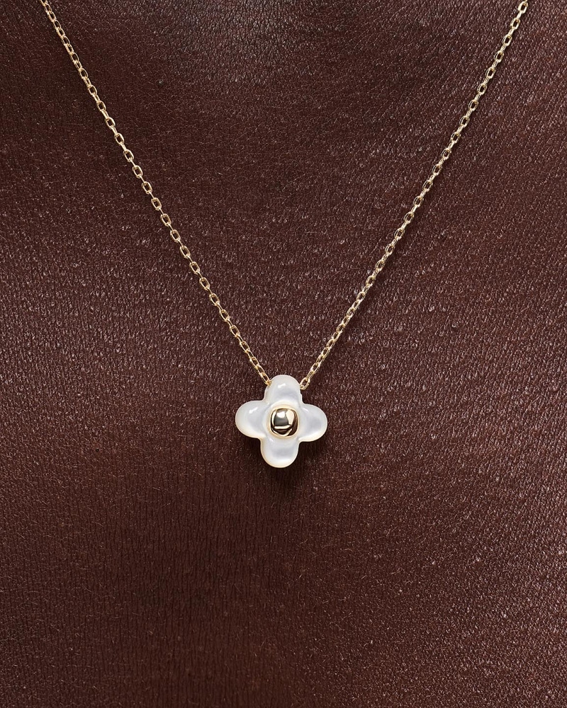 Liora Pendant Mini Mother of Pearl Flower Necklace