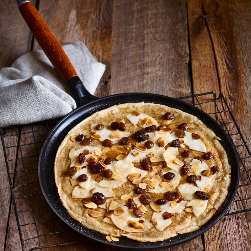 Cast Iron 11" Crepe Pan with Spreader