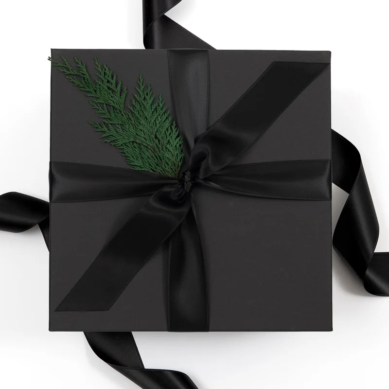Petite Holiday Box