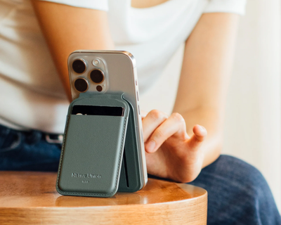 Active Wallet Stand