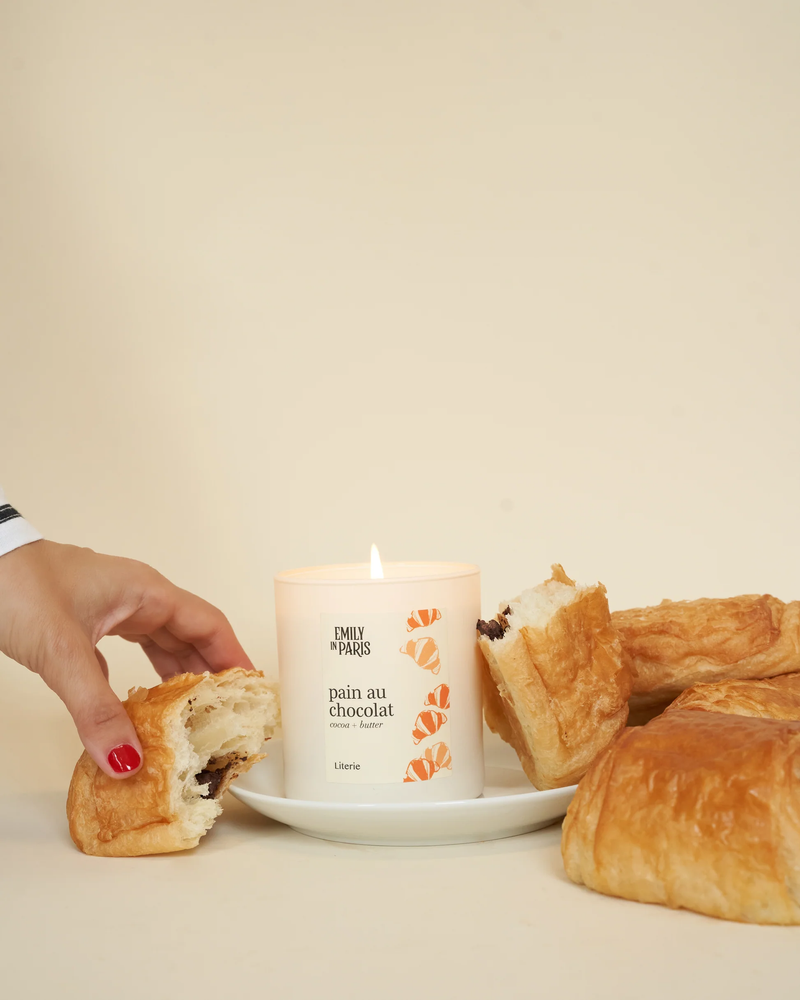 Literie X Emily in Paris Candle