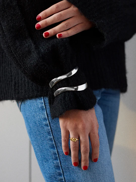 Natalia Wavy Hinge Bangle Set
