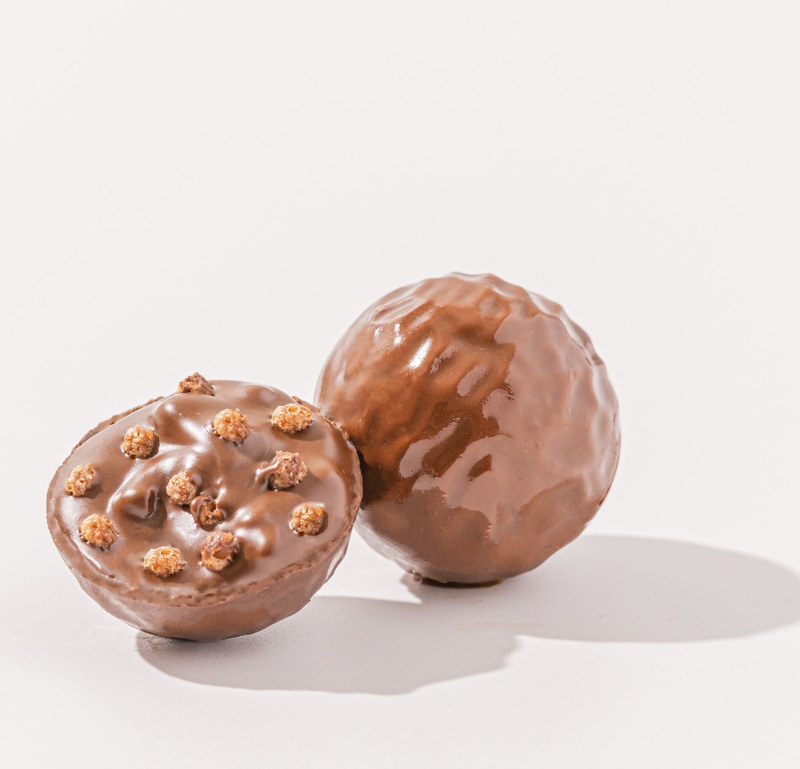 Gold Gingerbread Tin Tin with Red and Gold Bon Bons