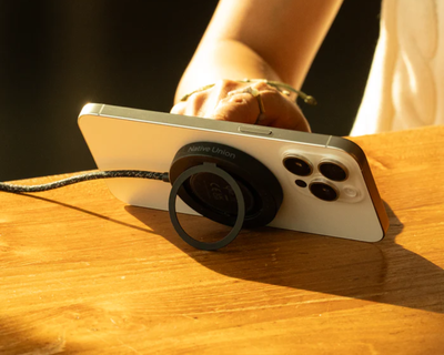 SnapStand Magnetic Wireless Charger