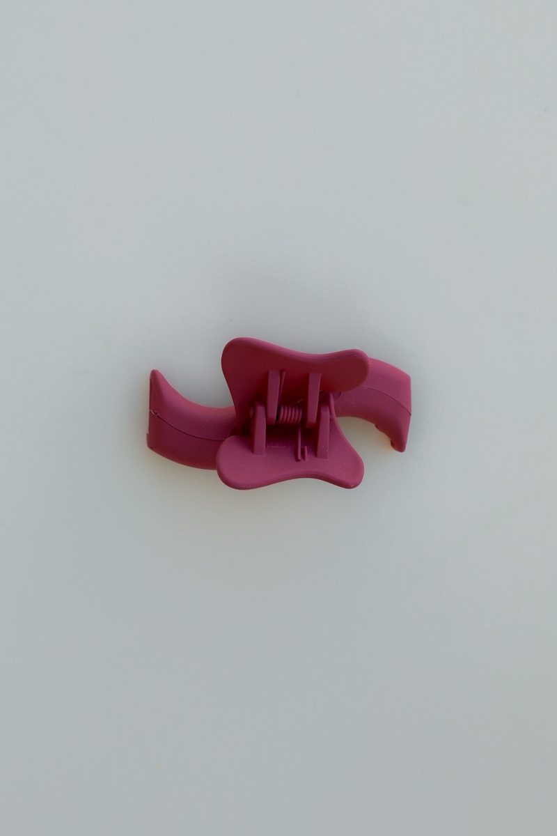 Wavy Mini Hold Everything Claw Clip