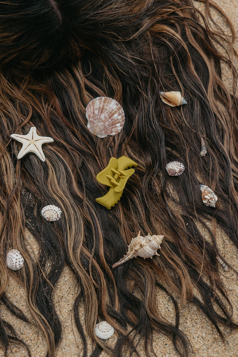 Wavy Mini Hold Everything Claw Clip